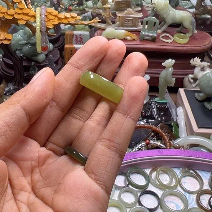和田玉戒圈未镶嵌我***呀