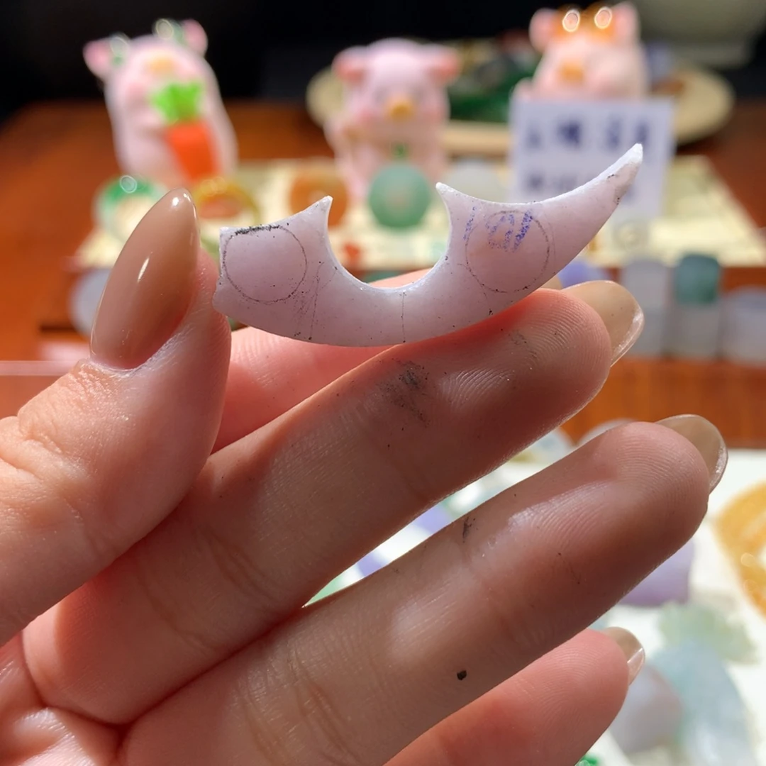 未镶嵌定制翡翠幸***边三颗随形两颗圆珠