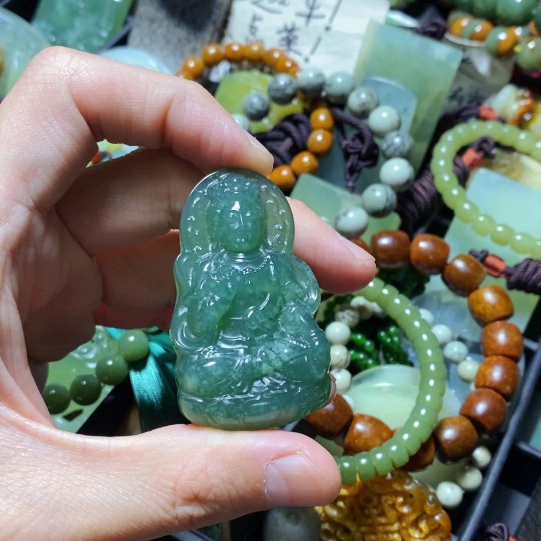 蛇纹石玉未镶嵌颈饰