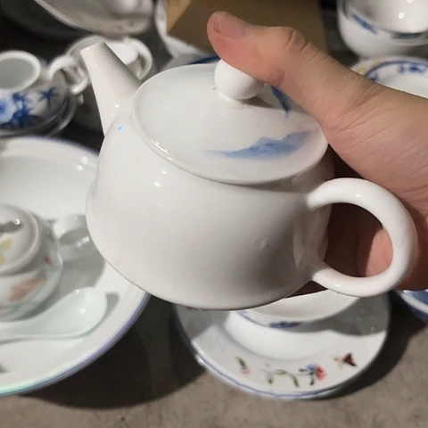 陶瓷大球泥手绘壶一个