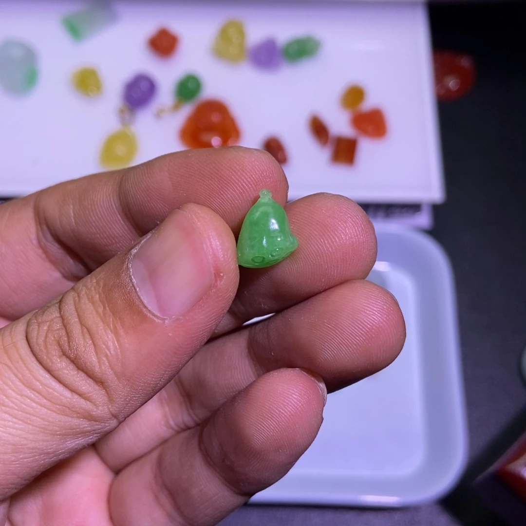翡翠未镶嵌颈饰吊坠
