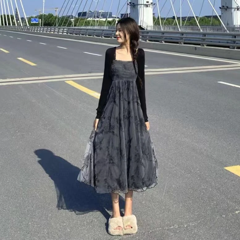 清冷女神黑灰色连衣裙女夏季2025新款小众刺绣网纱吊带长裙两件套