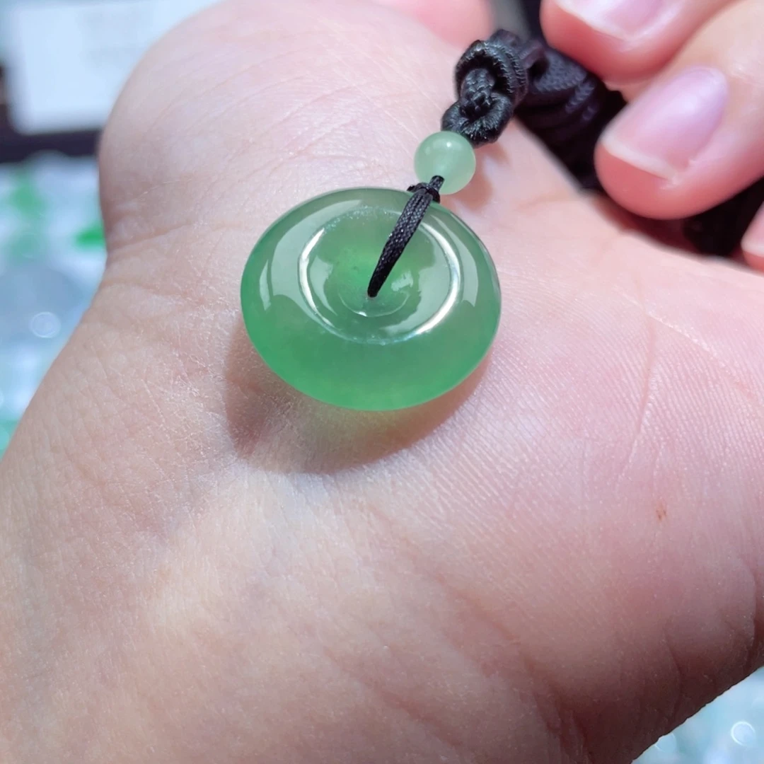 颈饰未镶嵌翡翠平安扣