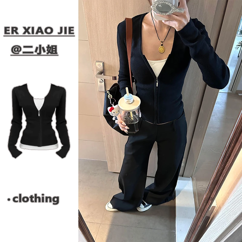 假两件v领撞色长袖t恤女短款修身显瘦设计感秋季薄款运动打底上衣
