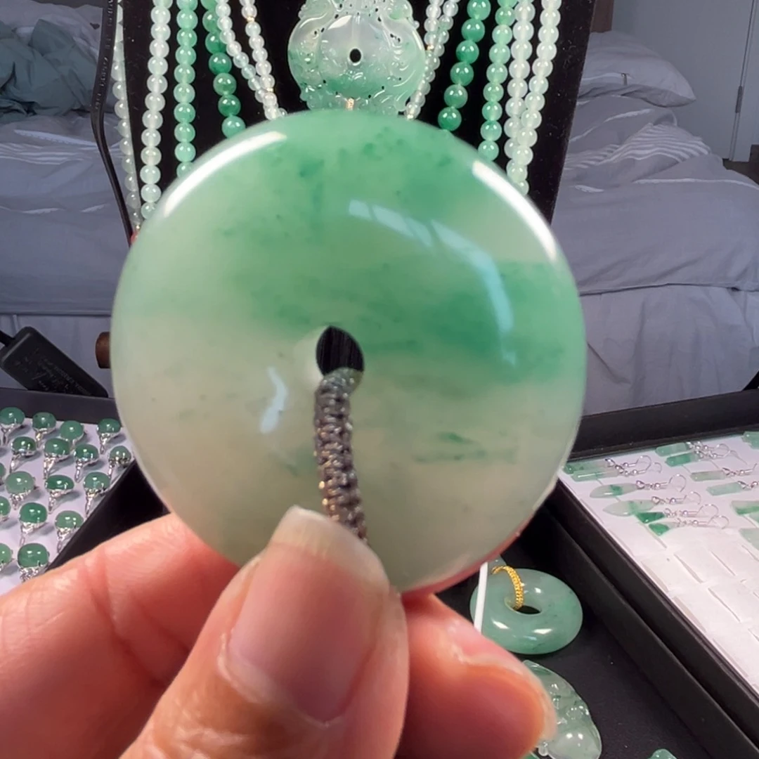 石英质玉吊坠(不含链)合金
