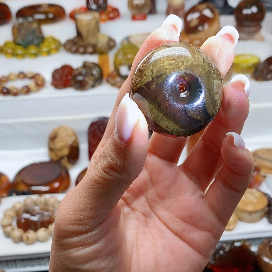 琥珀未镶嵌颈饰瓷油根溶洞平安扣