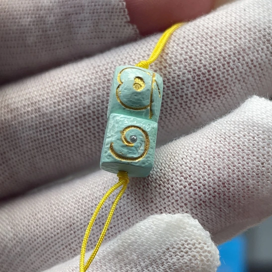 绿松石未镶嵌挂件