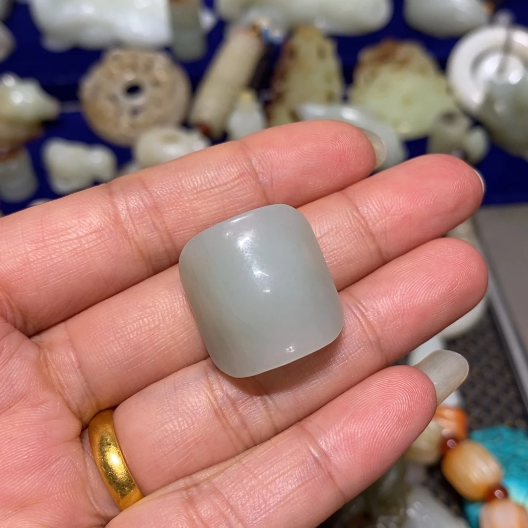 尹***）未镶嵌和田玉挂件