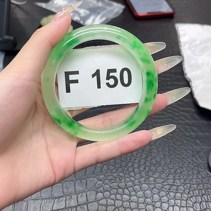 翡翠手镯未镶嵌默认微瑕