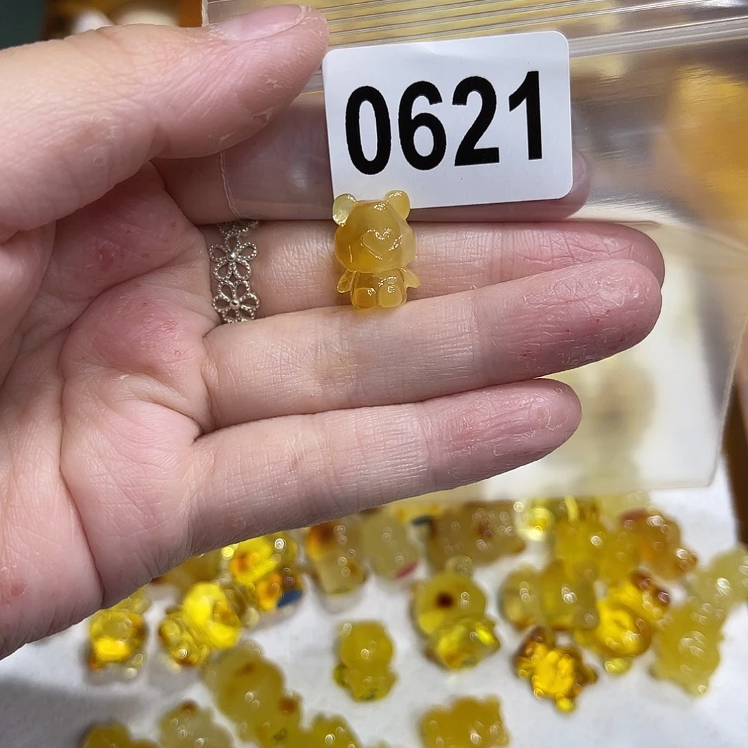 琥珀未镶嵌颈饰蜜蜡