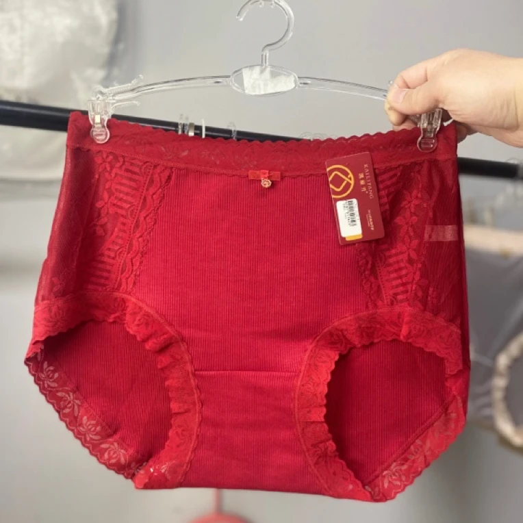 女三角内裤中高腰蕾丝款式安哥拉红色系