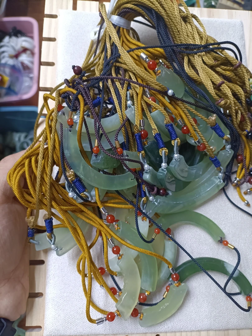 岫玉半镯吊坠多样性随机发一《瑕》