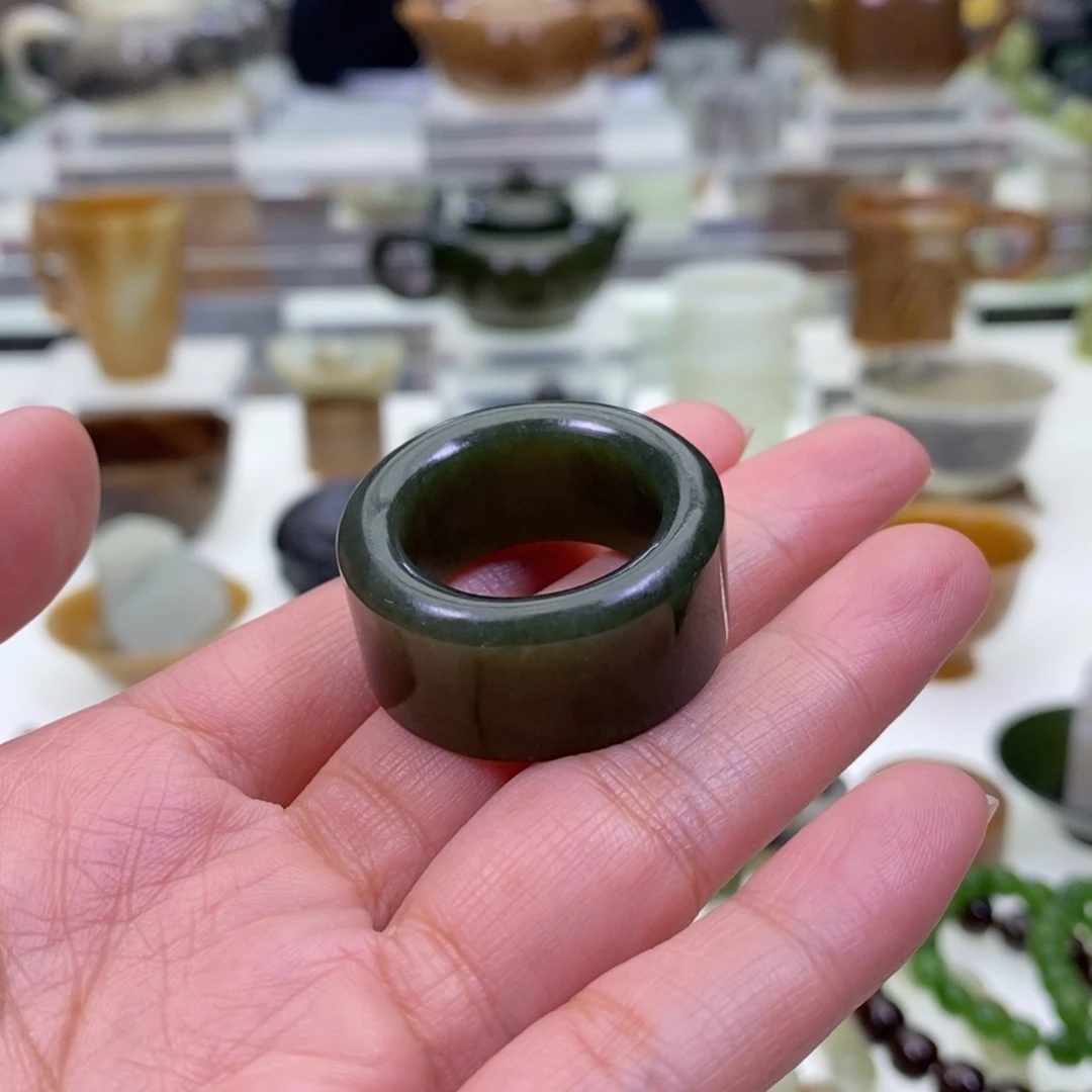 和田玉扳指未镶嵌蓝***谜