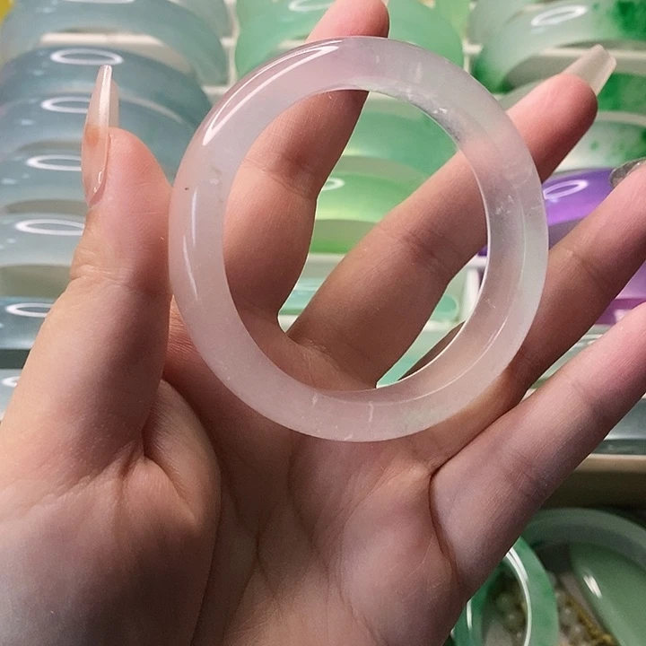 未镶嵌手镯石英质玉