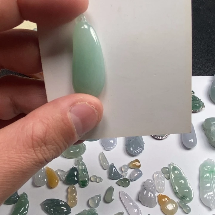 翡翠未镶嵌颈饰吊坠