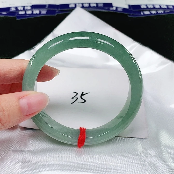 翡翠手镯未镶嵌翡翠手镯未镶嵌