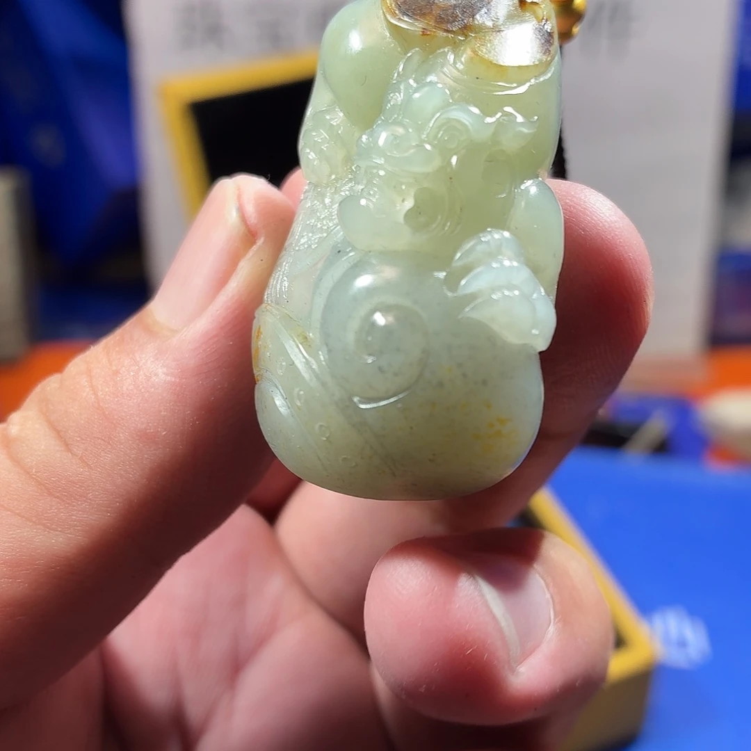 颈饰未镶嵌和田玉（糖玉）