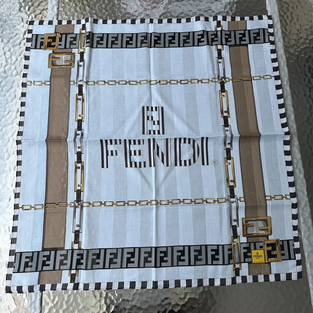 99新 FENDI/芬迪 FENDI女士FENDI LOGO蓝色方巾155838