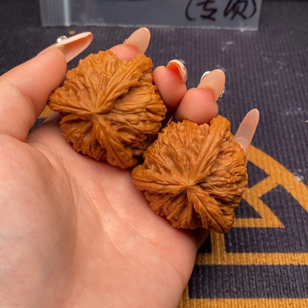 大***牛吊坠文玩核桃白狮子