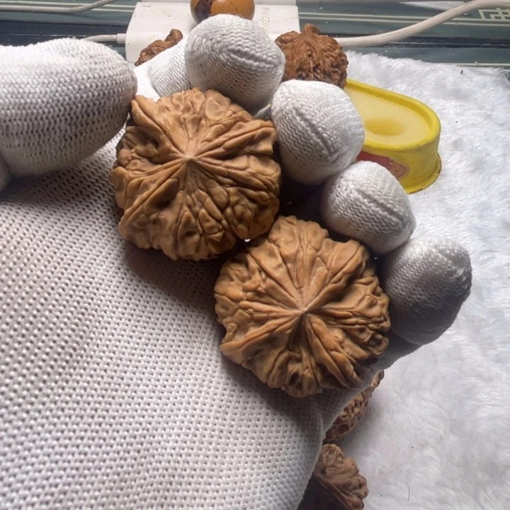 把件桃核玉溪三棱