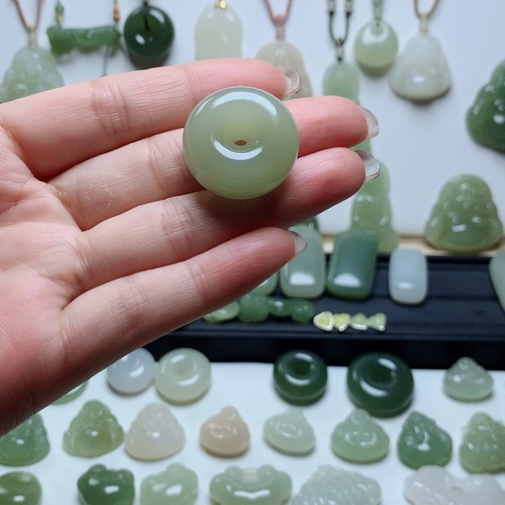 和田玉吊坠未镶嵌夕**学