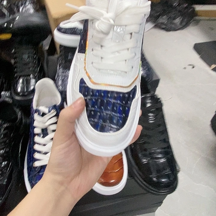 鳄鱼皮（革）鳄鱼皮蓝色板鞋