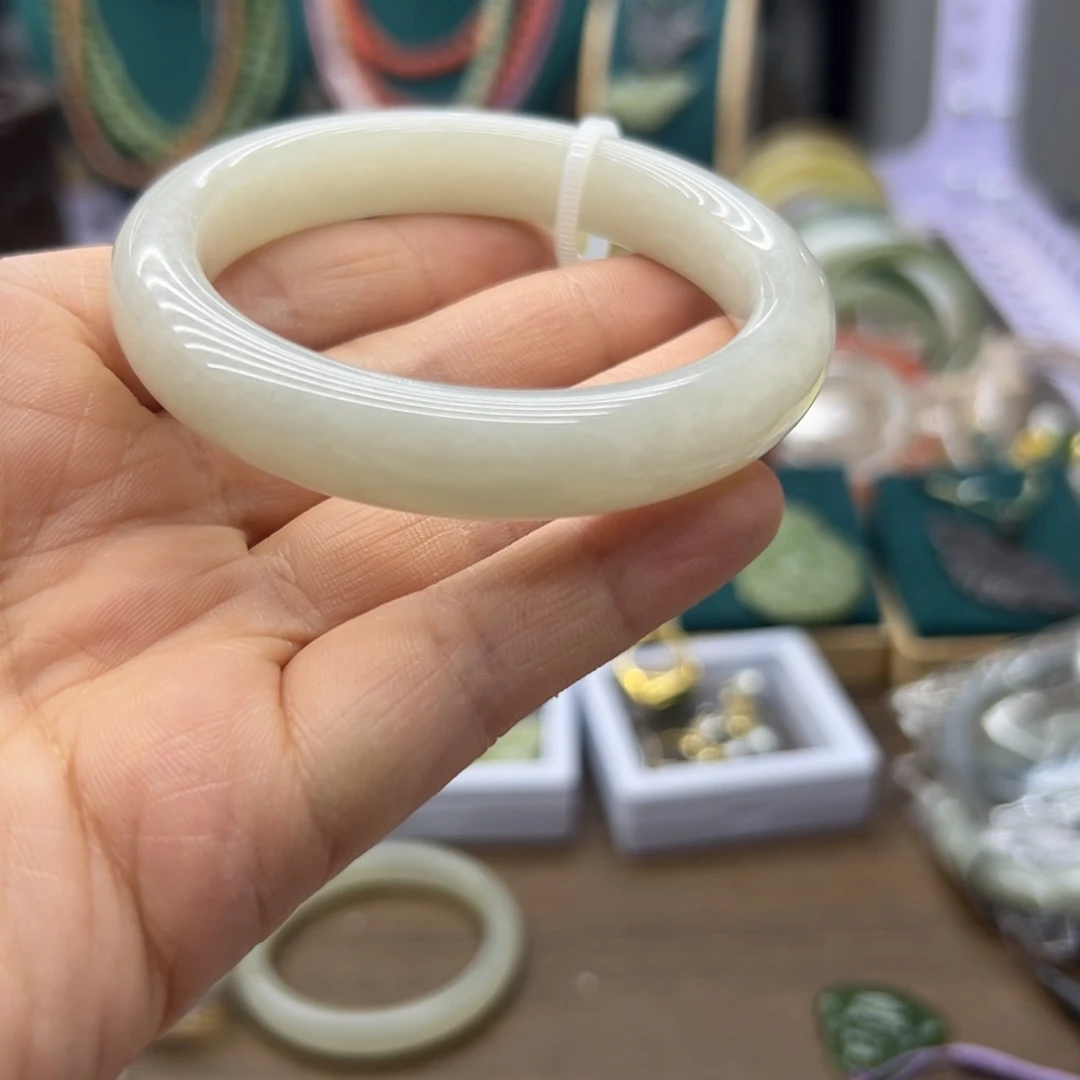 和田玉手镯未镶嵌55.2圈围C132瑕