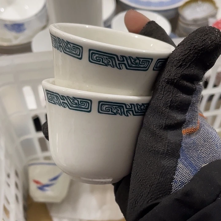 瓷片强化瓷小茶碗一对 微瑕疵