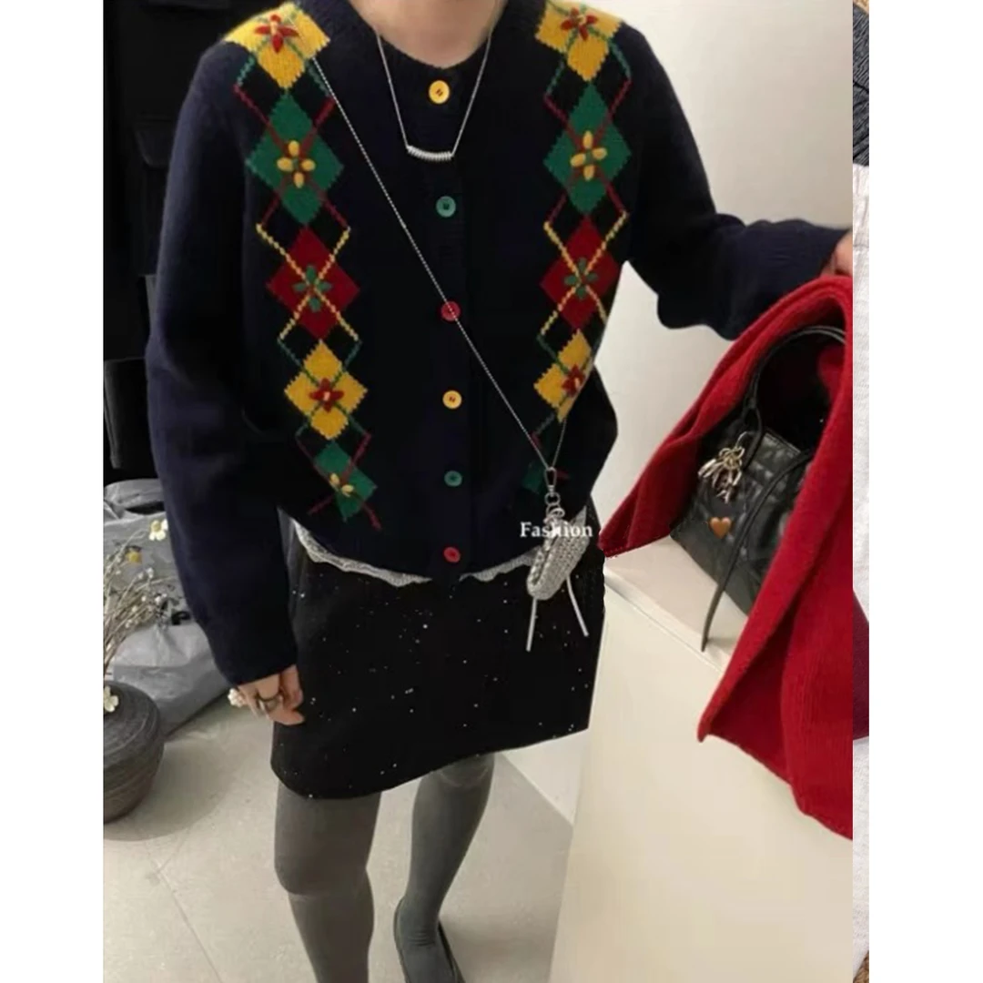 【菱格花彩虹扣】圆领菱格针织开衫女新款毛衣外套   UM-U96143