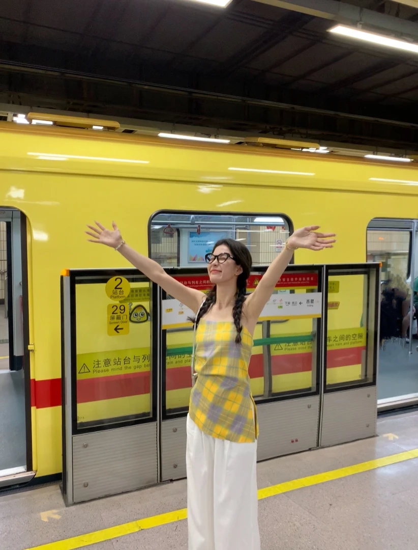 【旷野】夏天25年夏日多巴胺十三行爆款吊带背心格纹上衣S1013