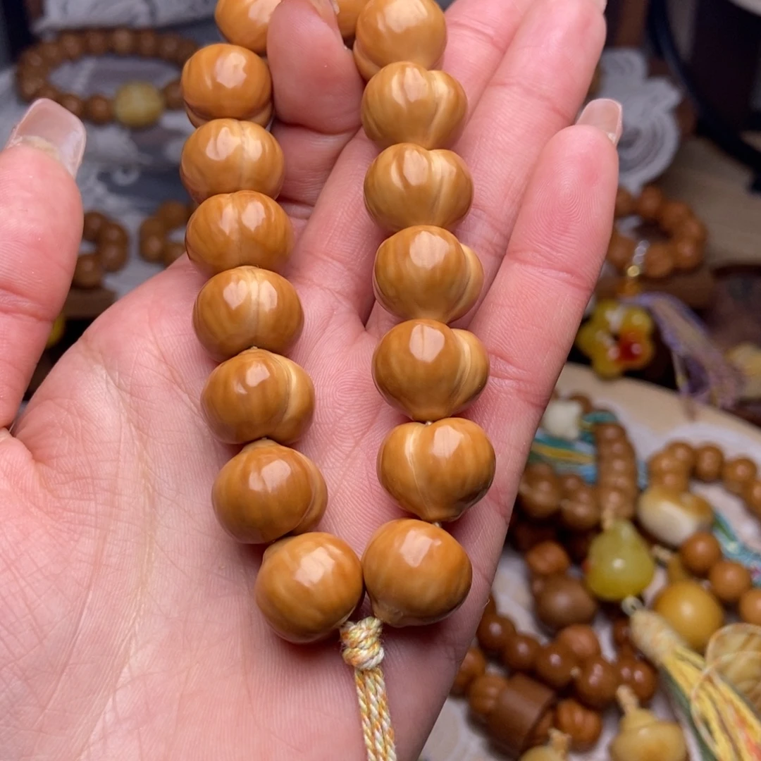 木质类屁桃手持纹理15