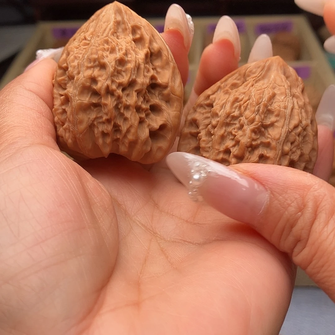 欧***饭把件文玩核桃三角磨盘