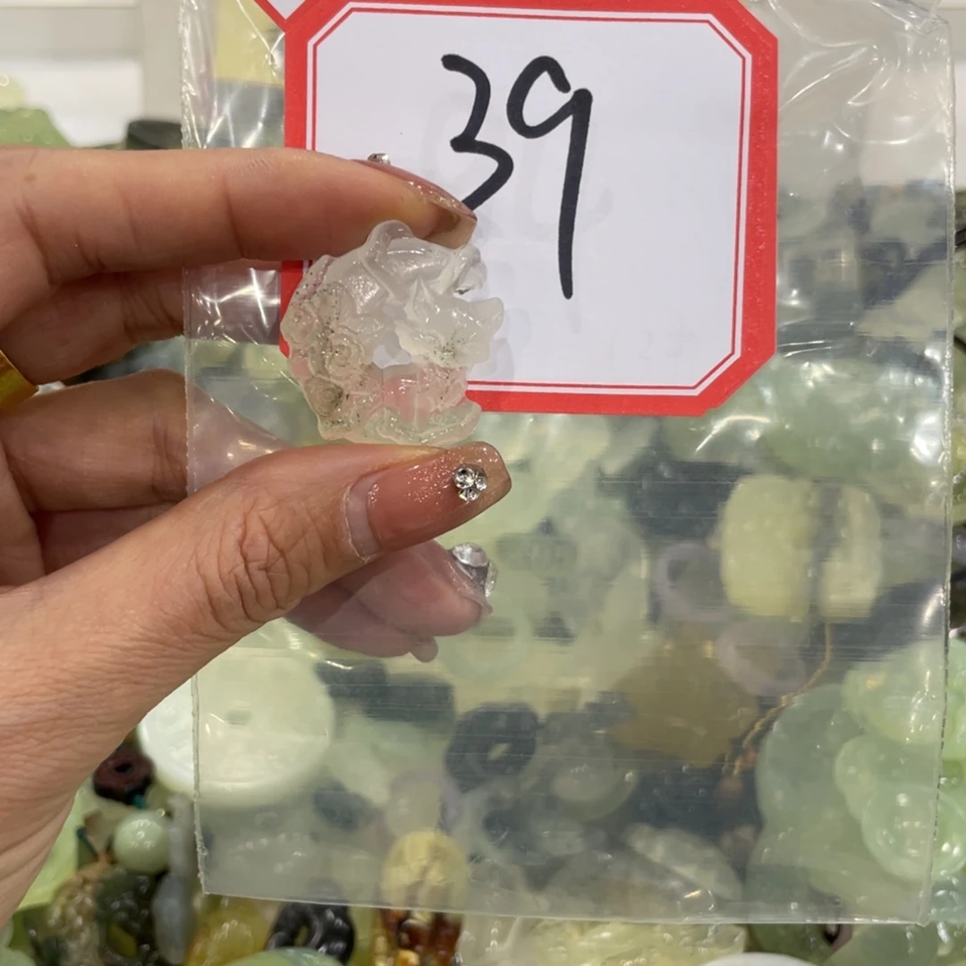 蛇纹石玉颈饰合金