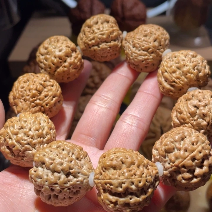 桃核把件七瓣金刚菩提练手微瑕