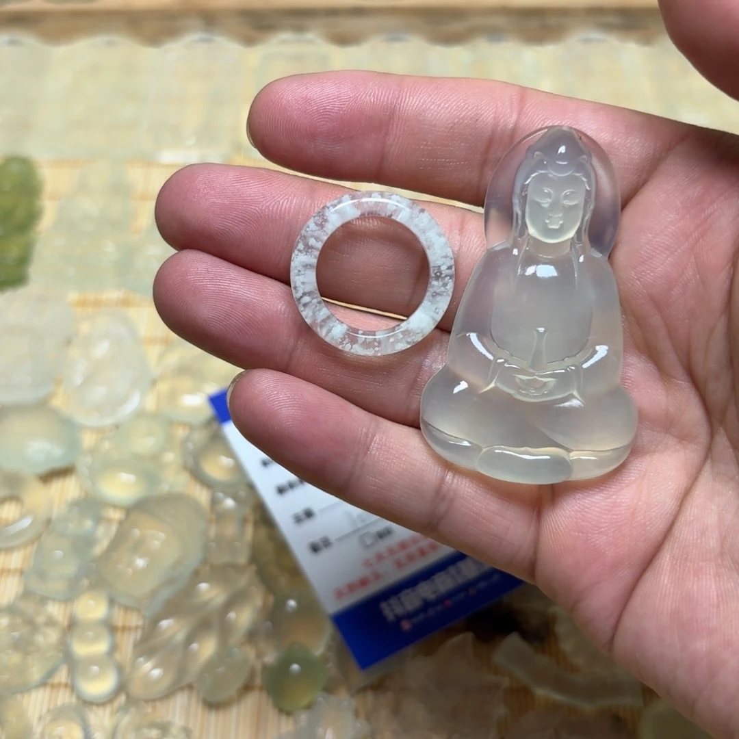 岫玉未镶嵌颈饰吊坠有***困