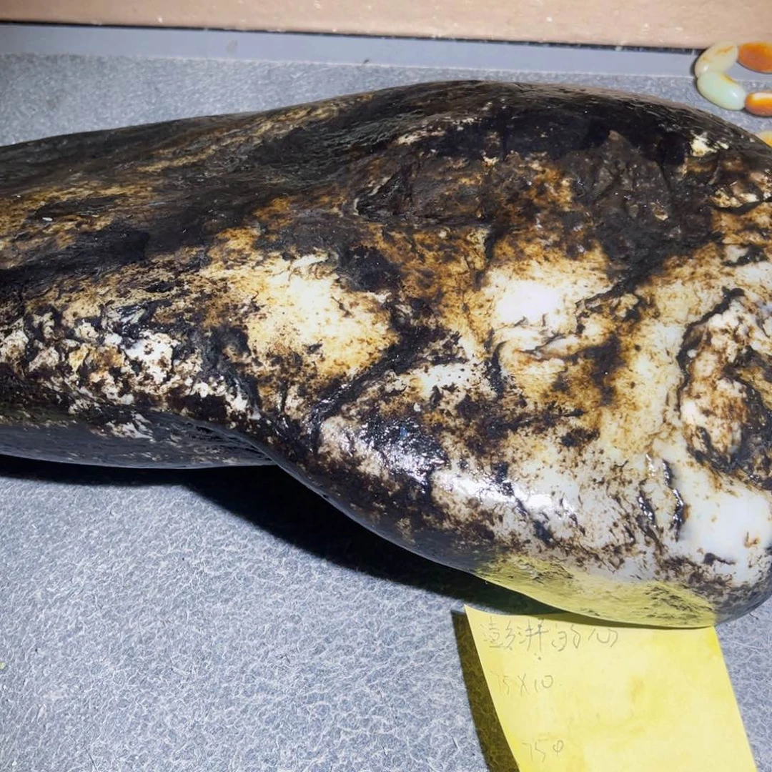 澎***心和田玉未镶嵌珠宝奇石