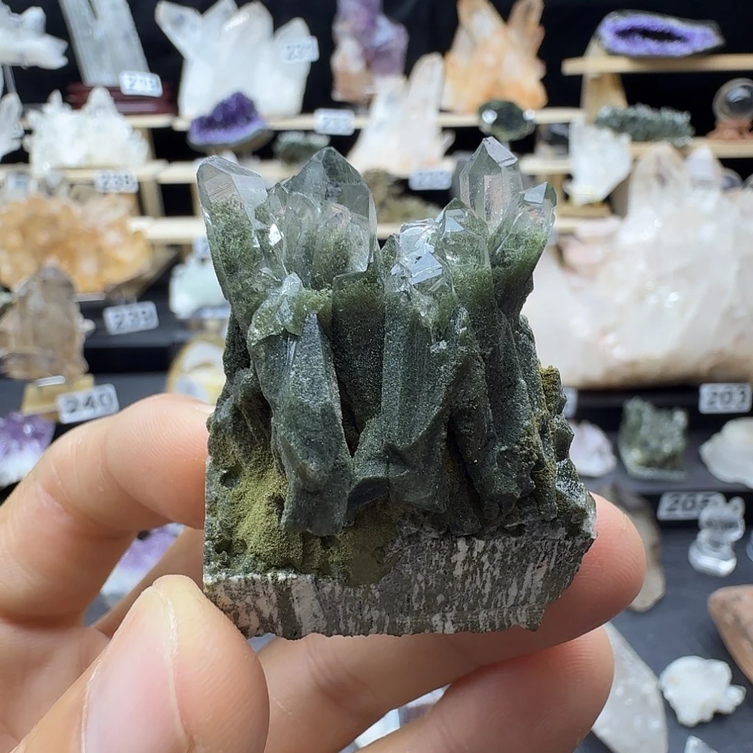 R***.石材天然水晶摆件
