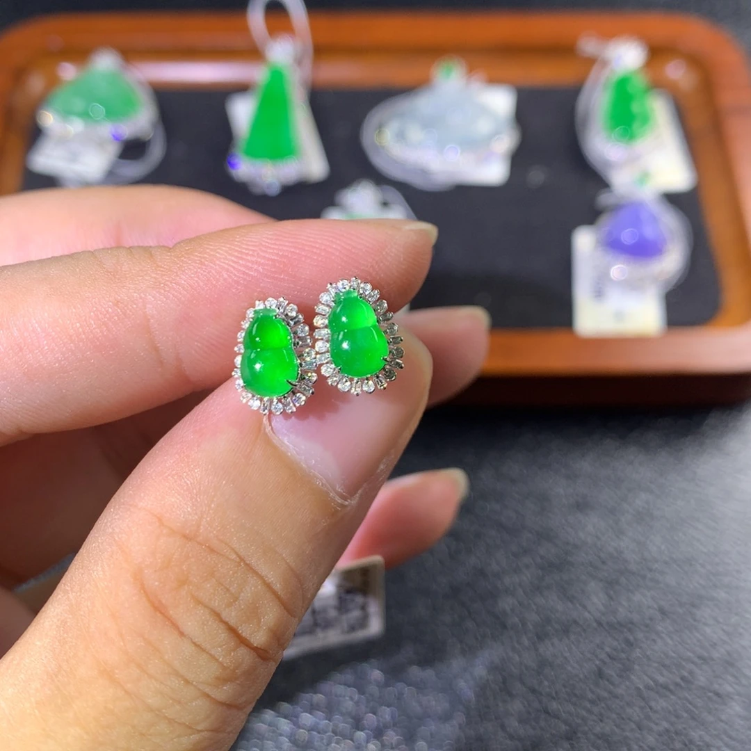 18K金镶嵌翡翠耳饰翡翠