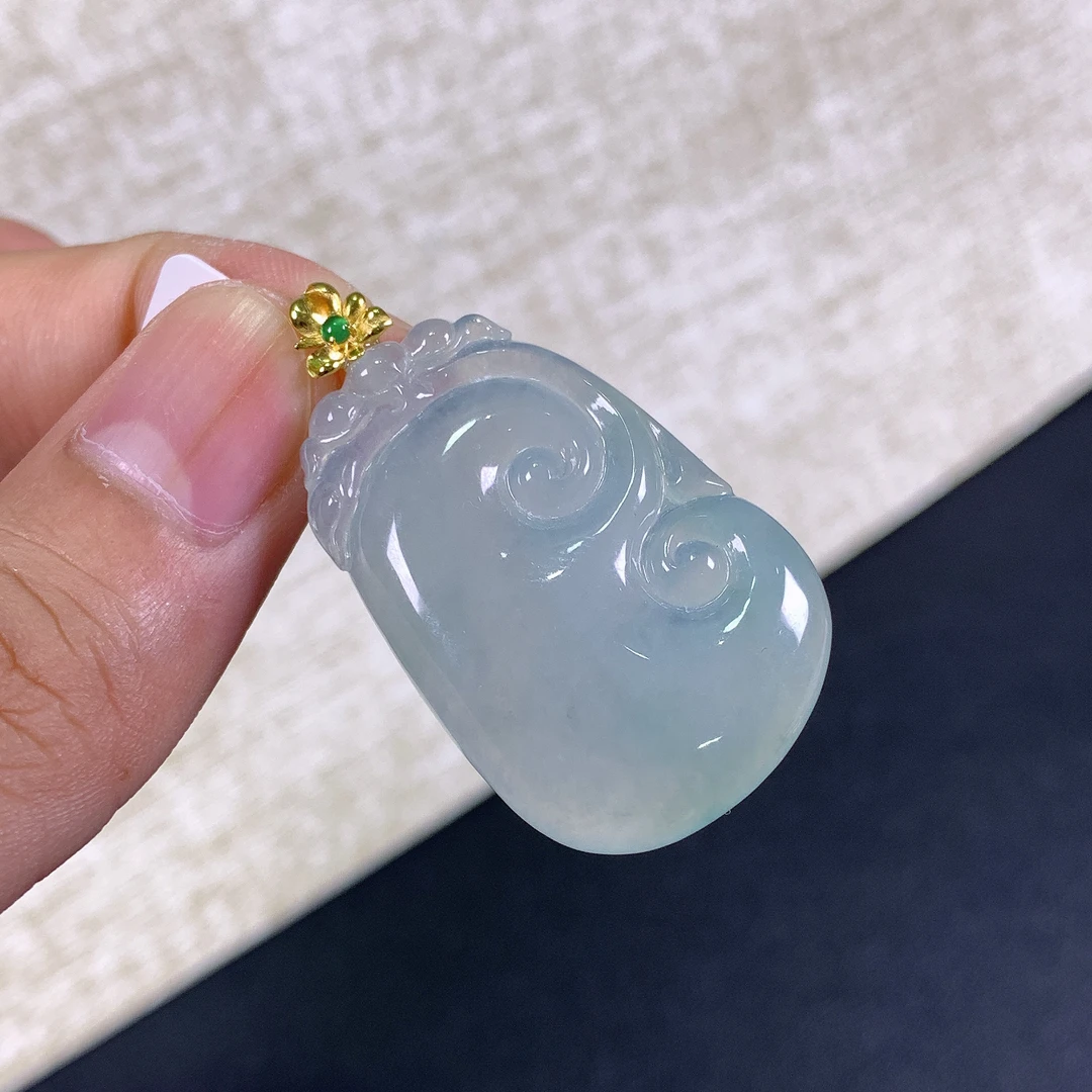 缅甸天然A货翡翠18k金镶嵌冰润细腻如意吊坠41.7x23.3x5