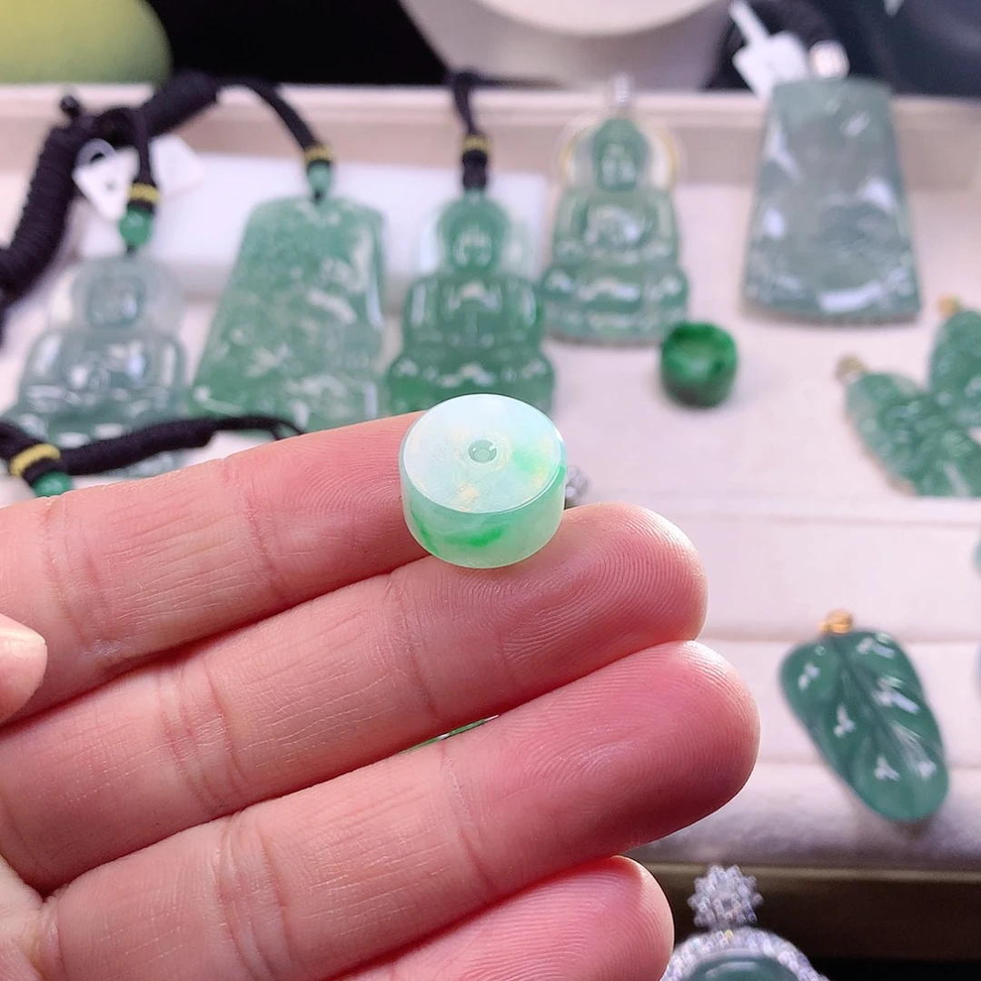 翡翠颈饰未镶嵌翡翠