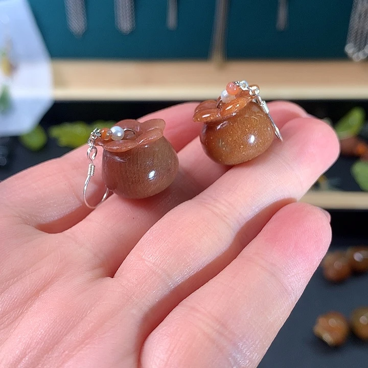 蛇纹石玉未镶嵌耳饰
