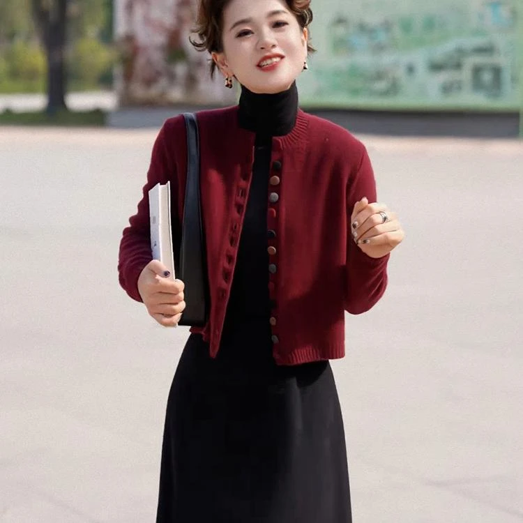 春秋款小个子开衫气质减龄别致红色短衫宽松显瘦年轻妈妈圆领彩扣