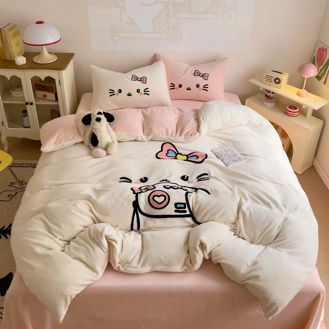 小玲子 相机猫 冬季加厚牛奶绒毛巾绣三件套四件套 可爱卡通风