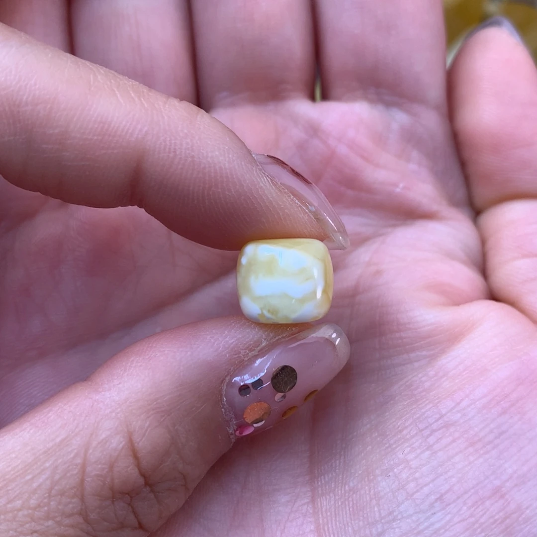 菠***吞未镶嵌琥珀裸石蜜蜡