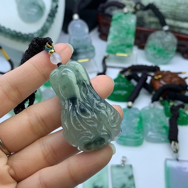 翡翠未镶嵌吊坠(赠链)