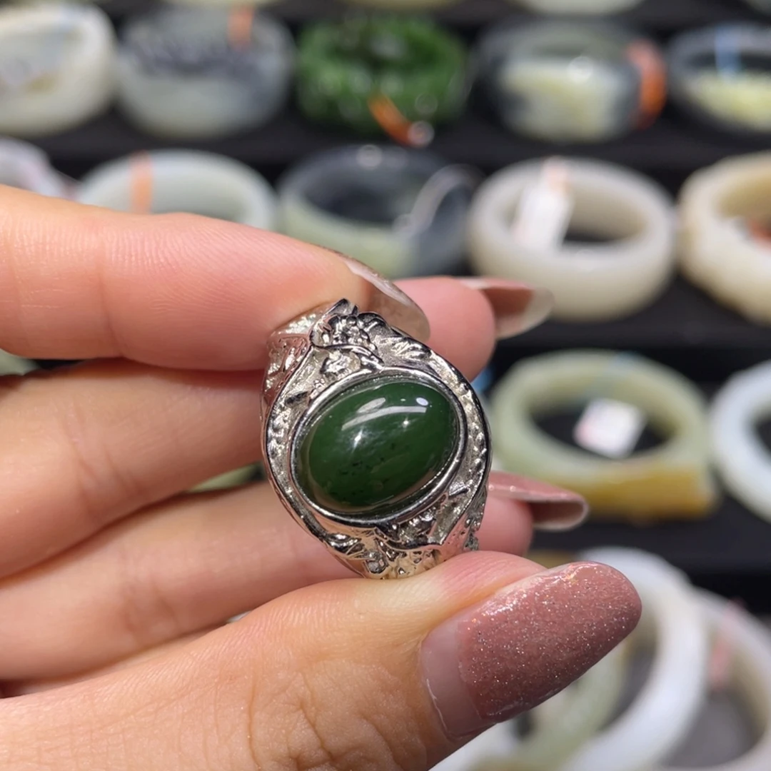 未镶嵌戒指和田玉