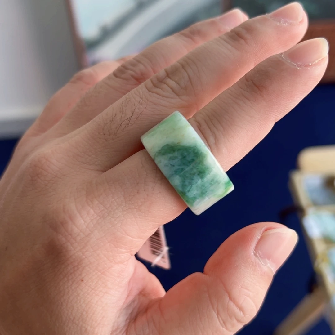 翡翠未镶嵌颈饰扳指