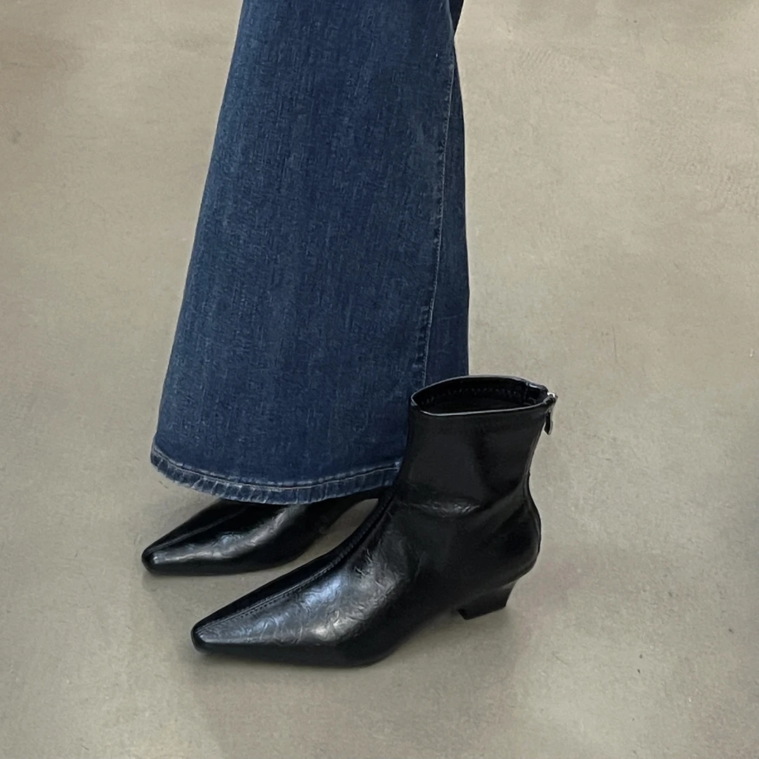 软底复古后拉链尖头短靴2025秋冬新款粗跟短筒软皮加绒瘦瘦靴女