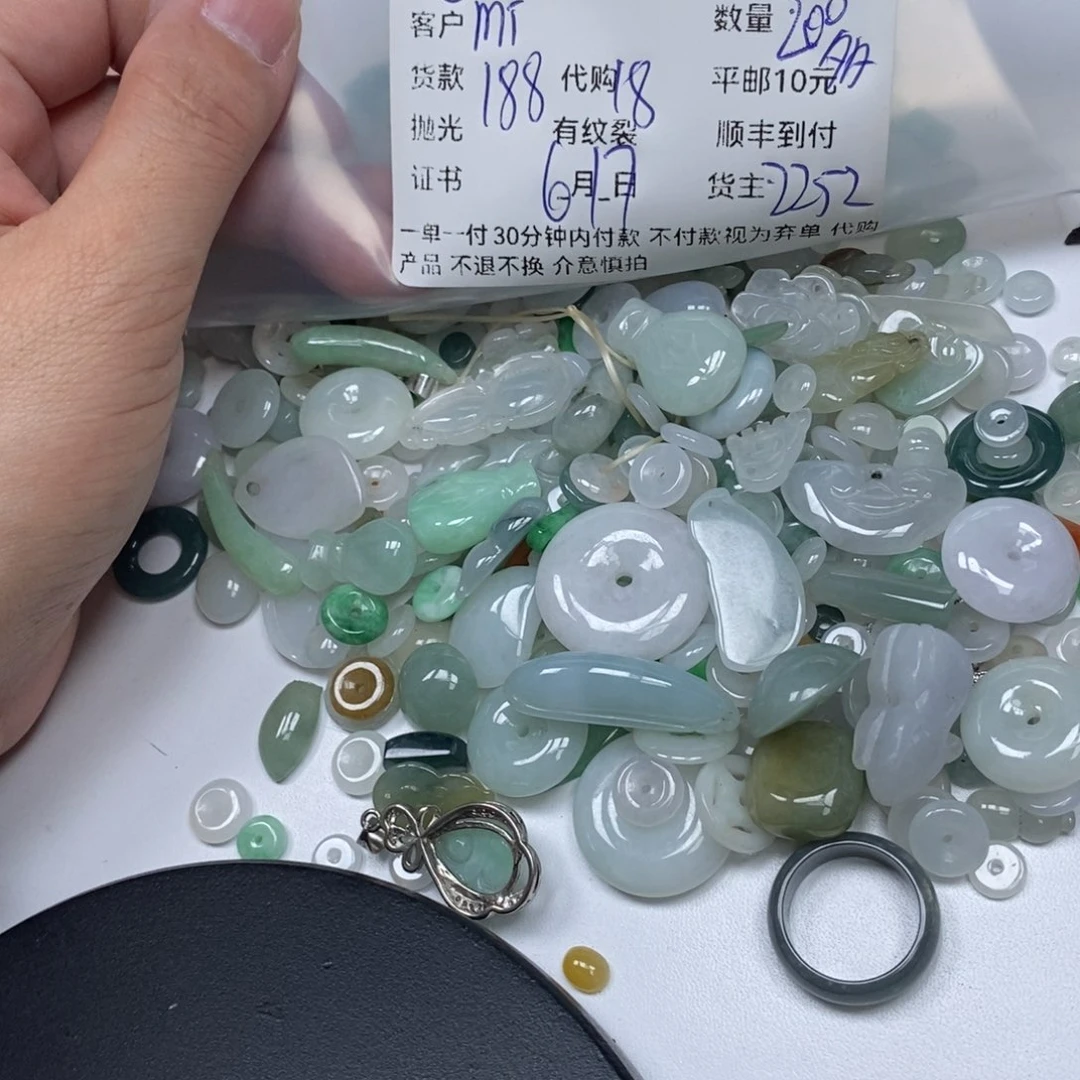 翡翠未镶嵌颈饰M****M翡翠吊坠