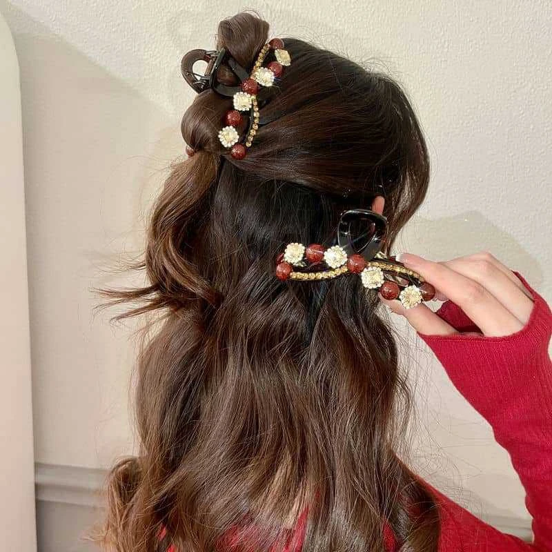 秋冬款安哥拉红方糖珠珠鲨鱼夹气质轻奢复古时尚百搭红色抓夹爆款